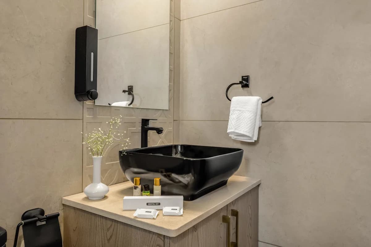 Luxury bathroom at Nivaãra Nerul