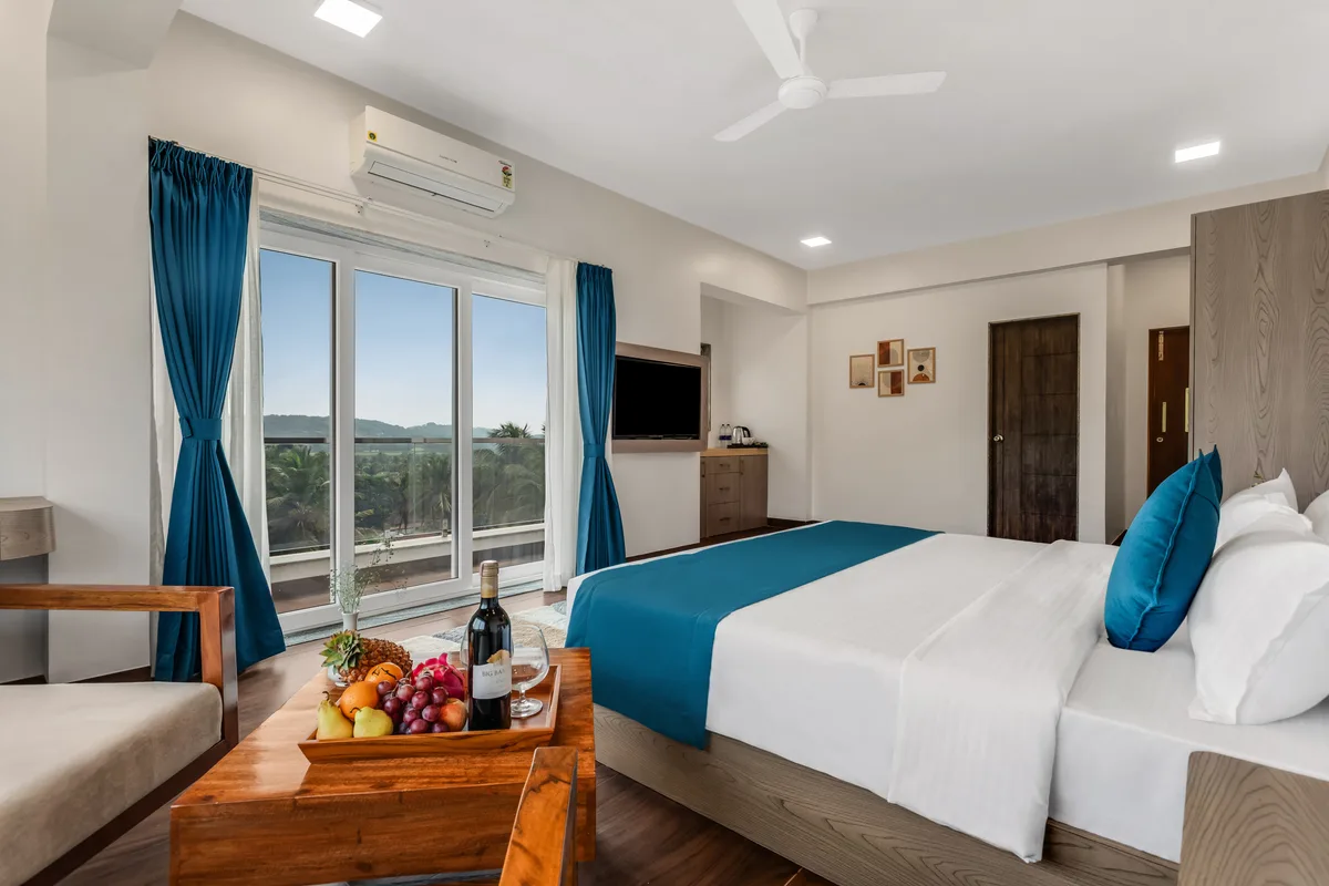 In-room workspace at Nivaãra by GHD Hotels